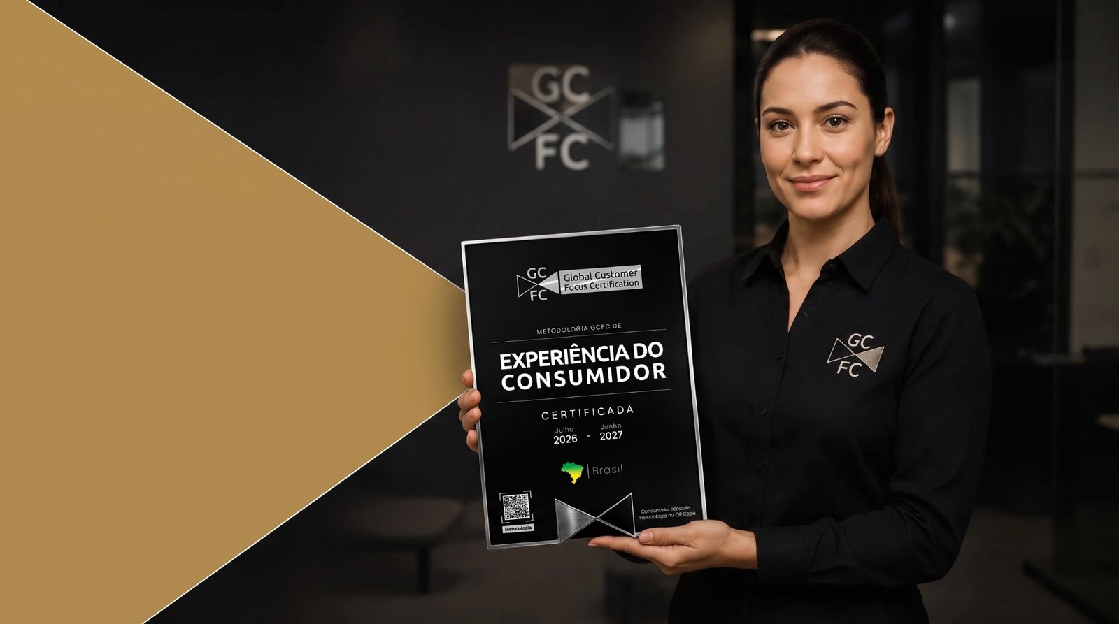 Representante GCFC apresentando a certificação oficial